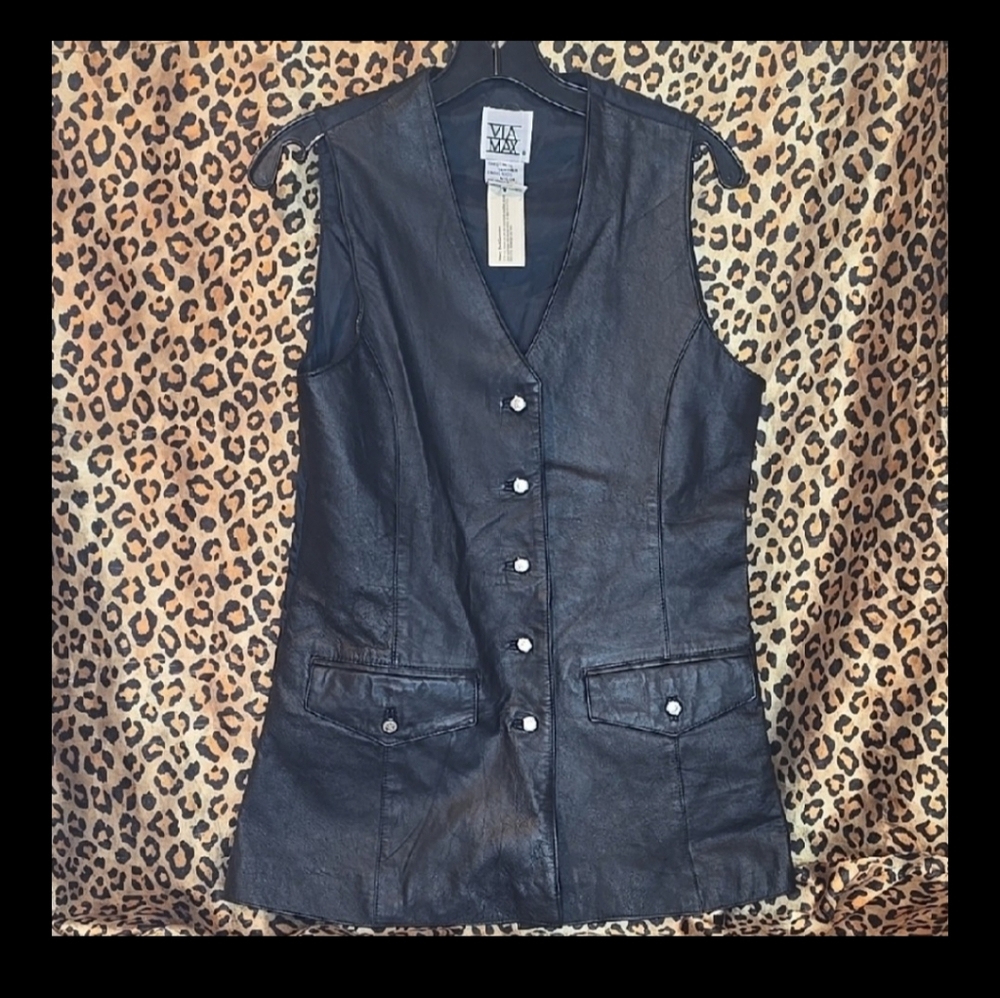 Black Sleeveless Vest with Pointed Collar